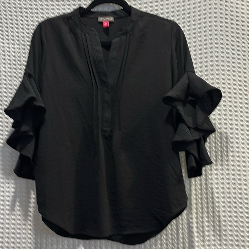 Vince Camuto black top 3/4 sleeve, v neck